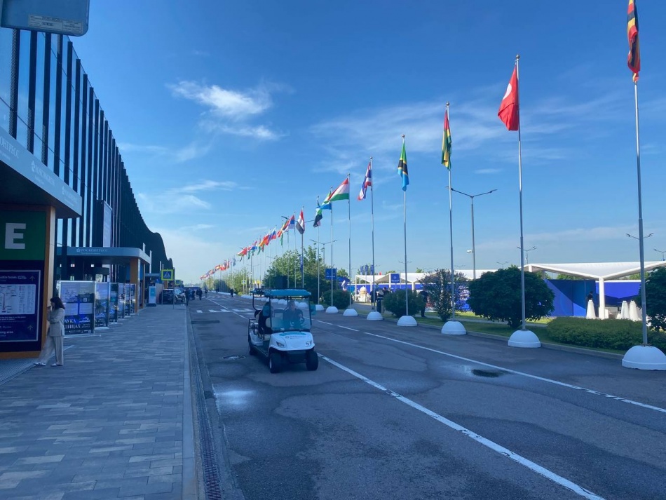 Садыр Жапаров прибыл в Петербург на саммит ЕАЭС и встречу лидеров СНГ